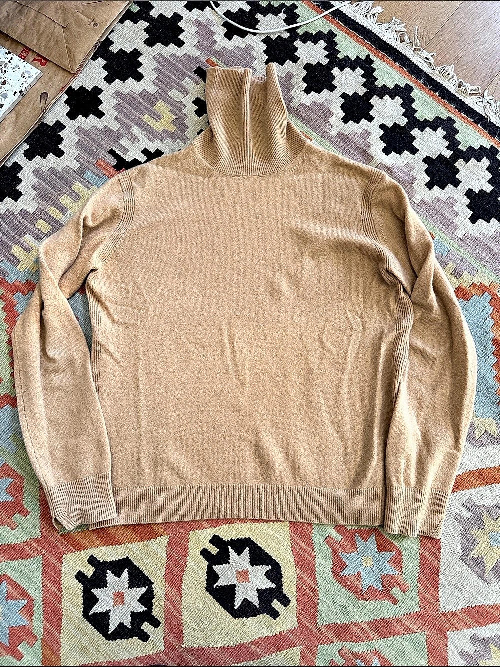 Vince Cashmere Turtleneck in Camel